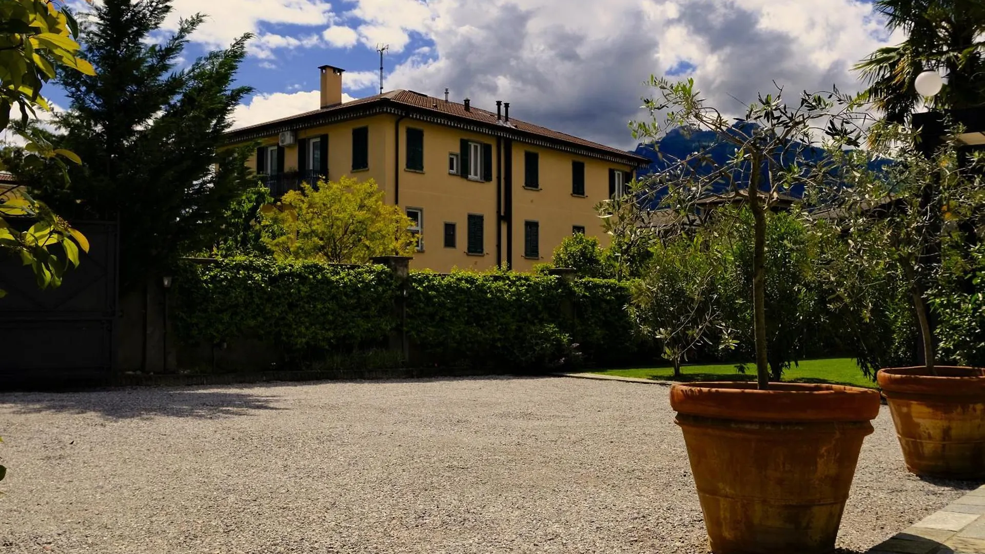 Residenza Laurum Mandello del Lario Bed & Breakfast